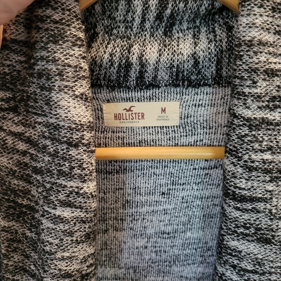 Hollister sweater - Picture 2 of 7